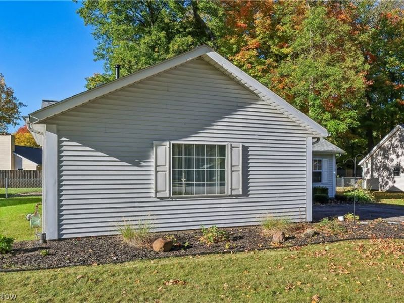 638 Sunset Drive, Madison, OH 44057 Photo 3