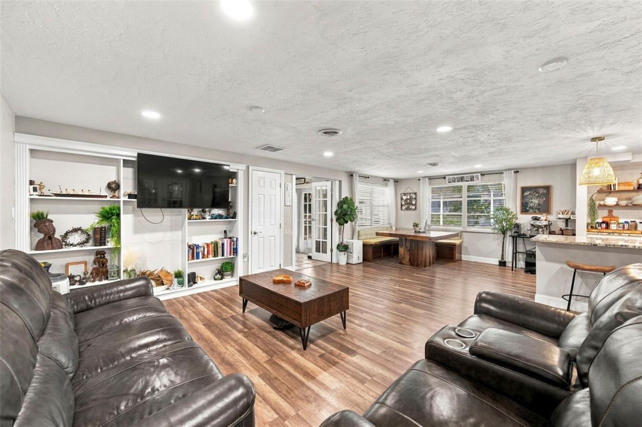 5105 W Country Club Drive , Sarasota, FL 34243 Photo