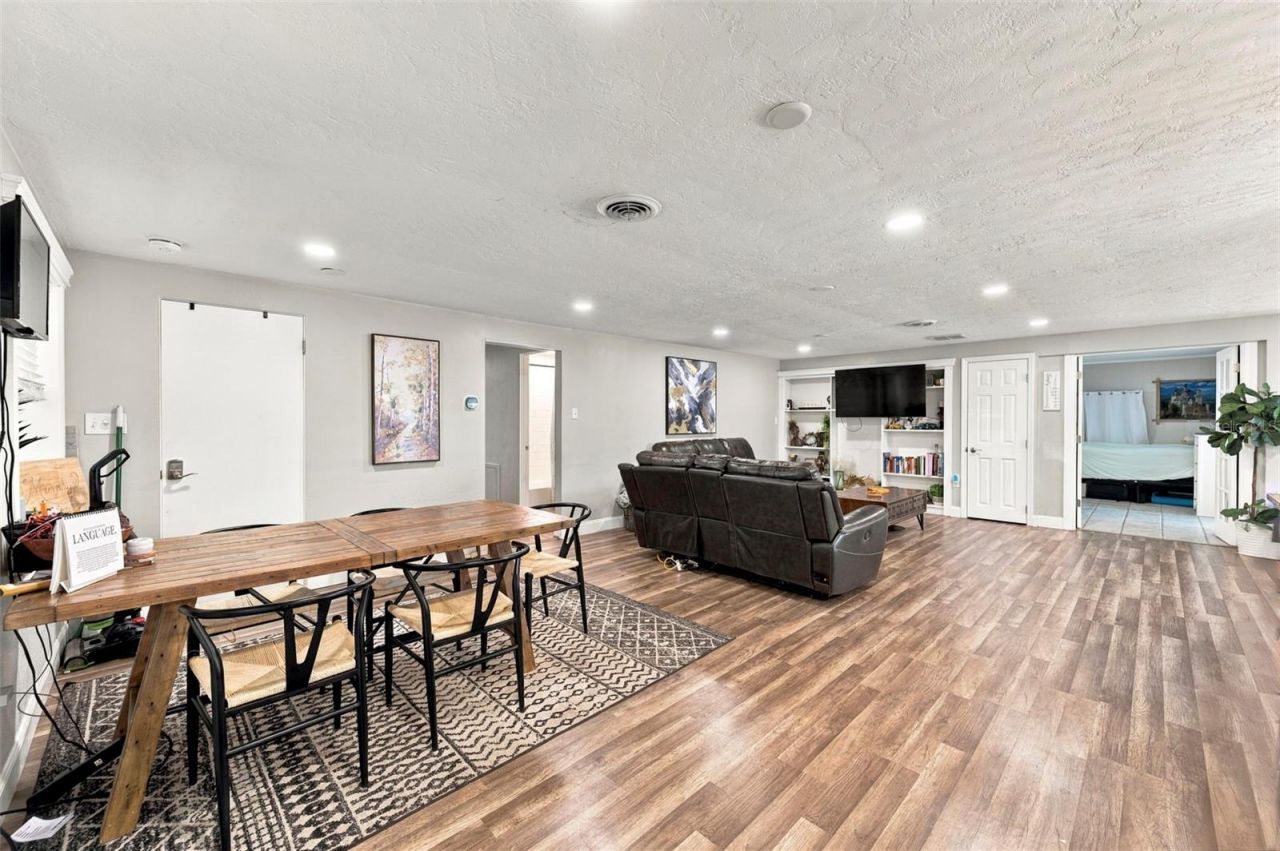 5105 W Country Club Drive , Sarasota, FL 34243 Photo