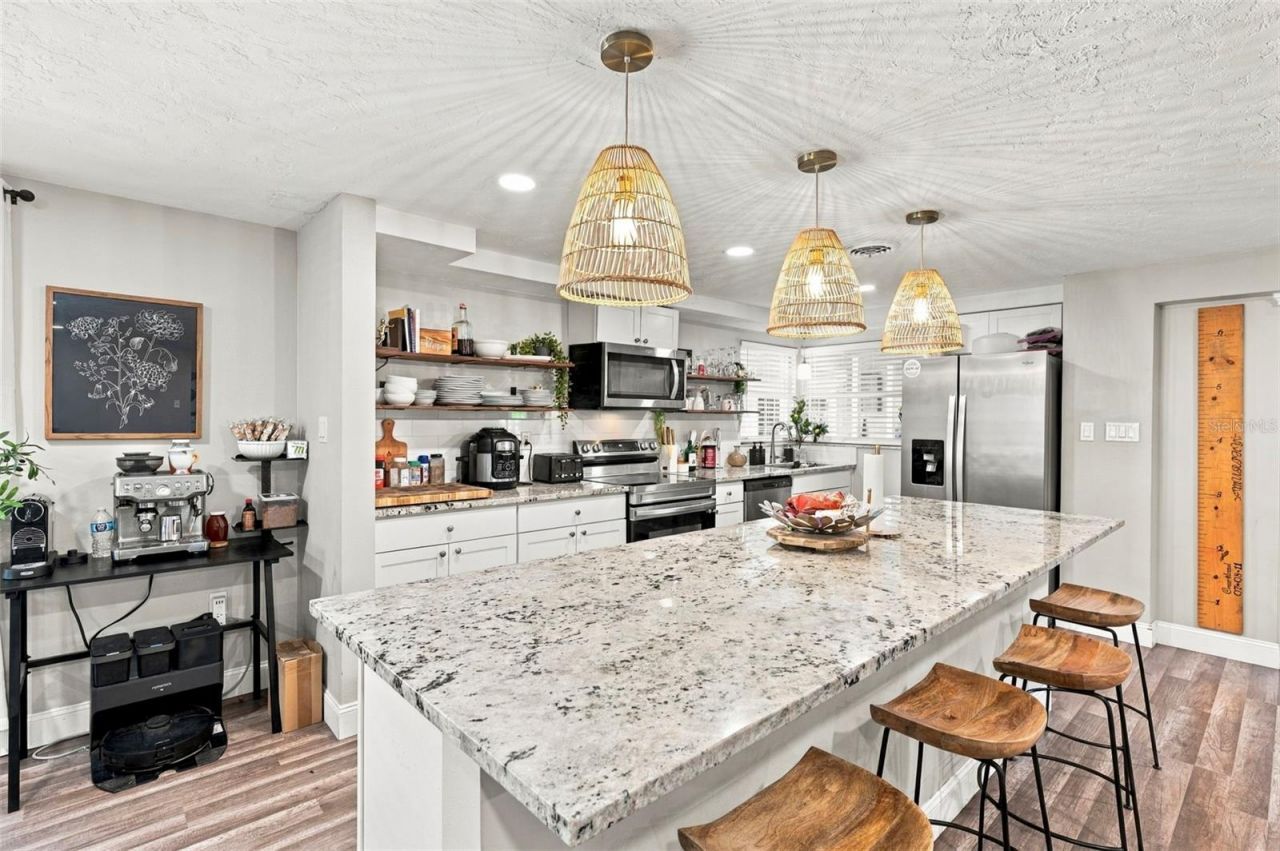 5105 W Country Club Drive , Sarasota, FL 34243 Photo