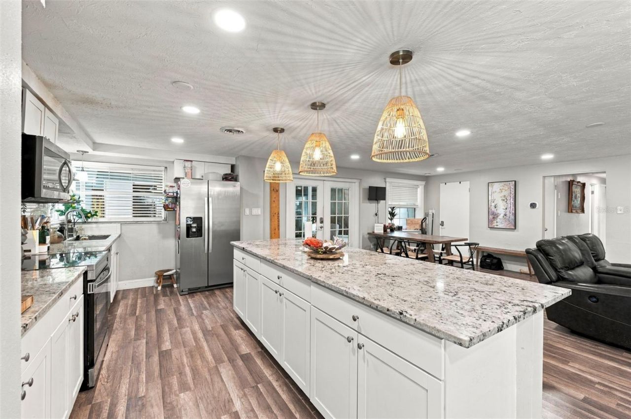 5105 W Country Club Drive , Sarasota, FL 34243 Photo