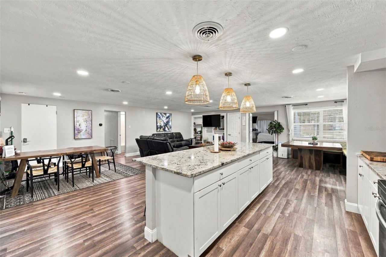 5105 W Country Club Drive , Sarasota, FL 34243 Photo