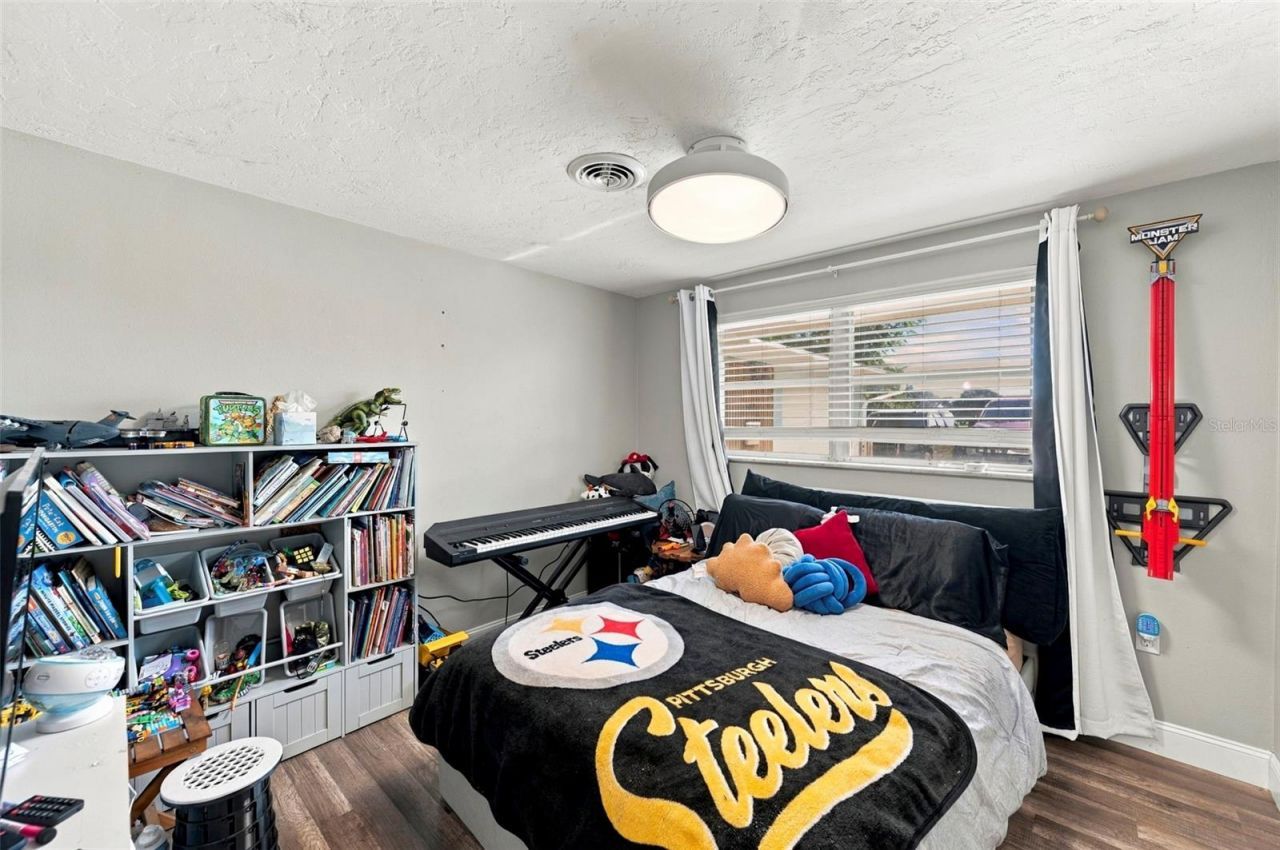 5105 W Country Club Drive , Sarasota, FL 34243 Photo