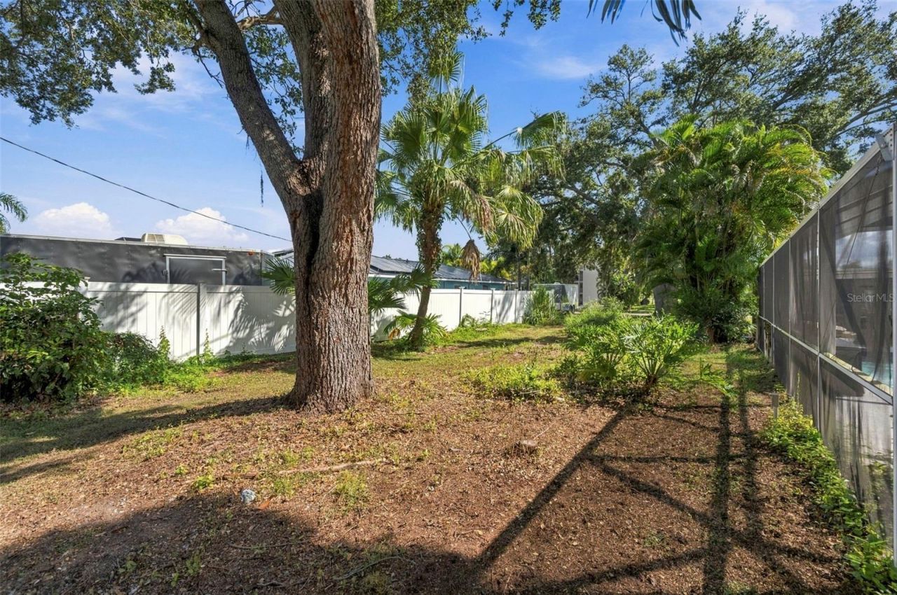5105 W Country Club Drive , Sarasota, FL 34243 Photo