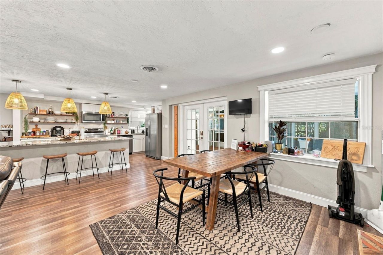 5105 W Country Club Drive , Sarasota, FL 34243 Photo