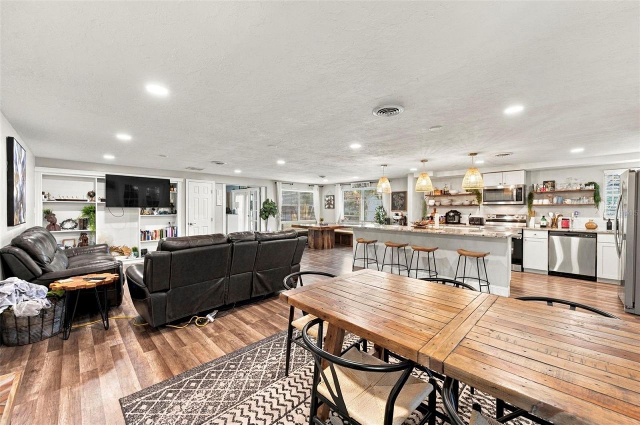 5105 W Country Club Drive , Sarasota, FL 34243 Photo