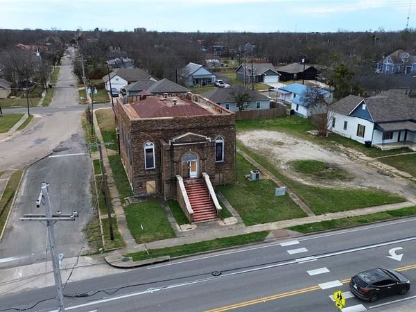 3907 Lee Street , Greenville, TX 75401