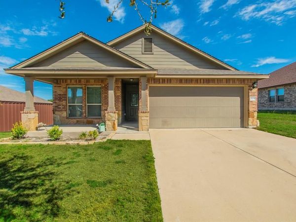 308 Chrislyn Drive, Troy, TX 76579