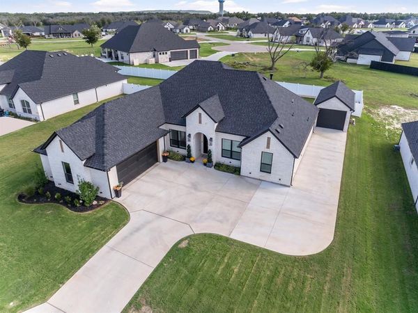 2156 Middlewood Circle, Granbury, TX 76049