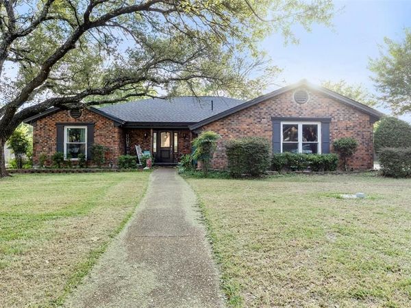 900 Stonelake Drive, Cleburne, TX 76033