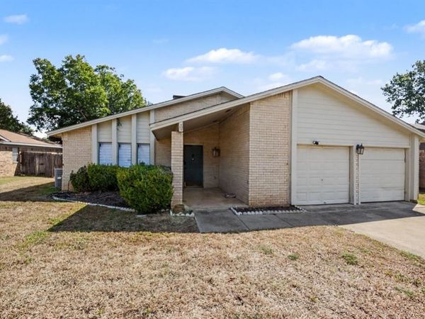 3208 Sapphire Street, Bedford, TX 76021