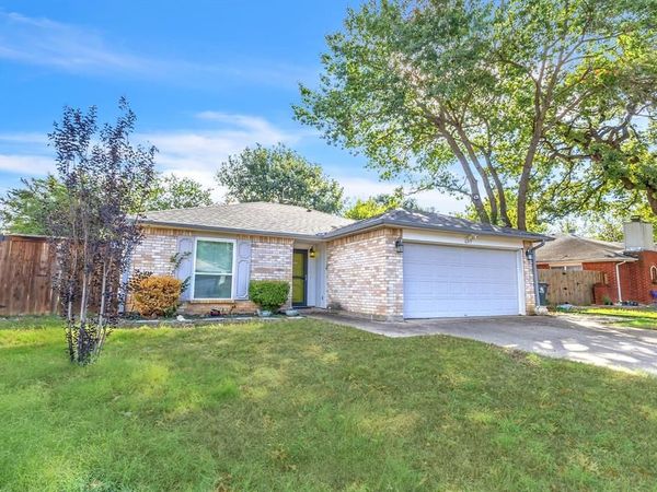 6217 Springwood Drive, Arlington, TX 76001