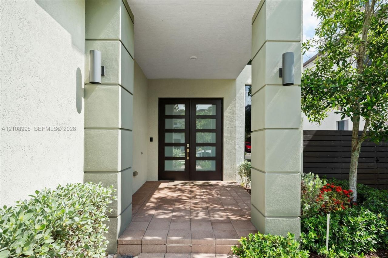 8763 NW 157th Ter , Miami Lakes, FL 33018 Photo