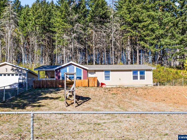 473 NE Cherry St, Mill City, OR 97360