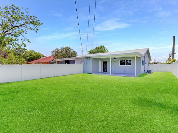 2822 N Dixie Highway, Boca Raton, FL 33431