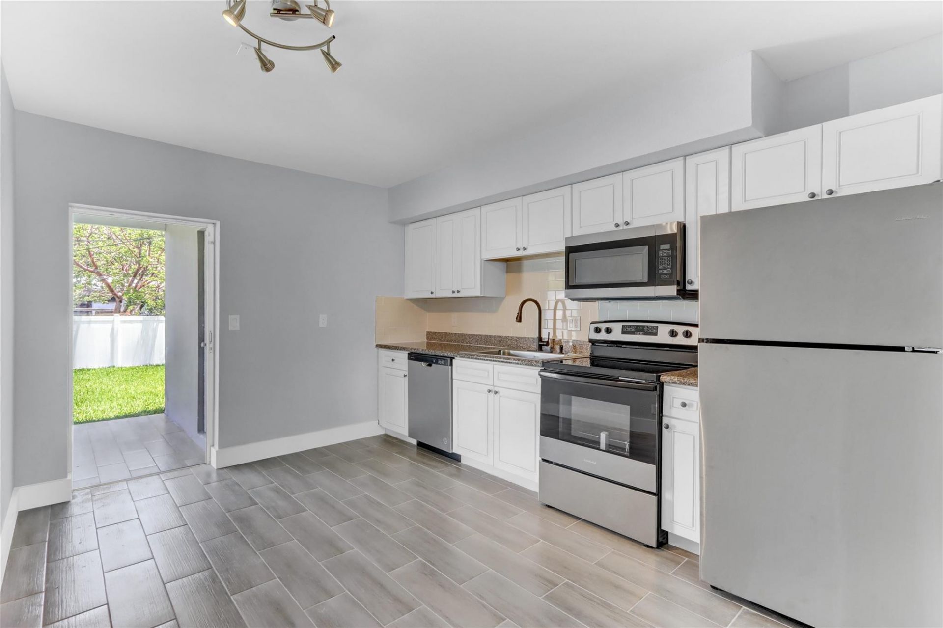 2822 N Dixie Highway, Boca Raton, FL 33431 Photo