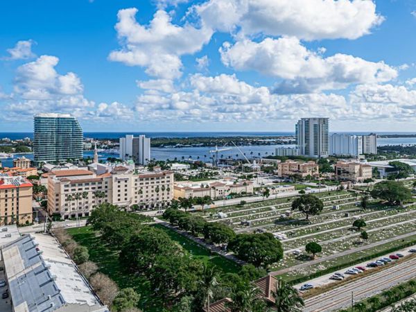 550 Okeechobee Boulevard, Unit Lph-15, West Palm Beach, FL 33401