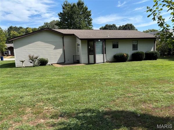 17 Rabbit Trail Drive, Washington, MO 63090
