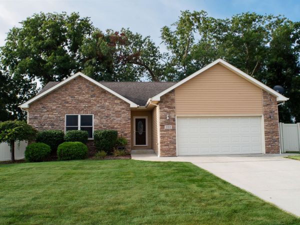 222 Cessna Drive , Burns Harbor, IN 46304
