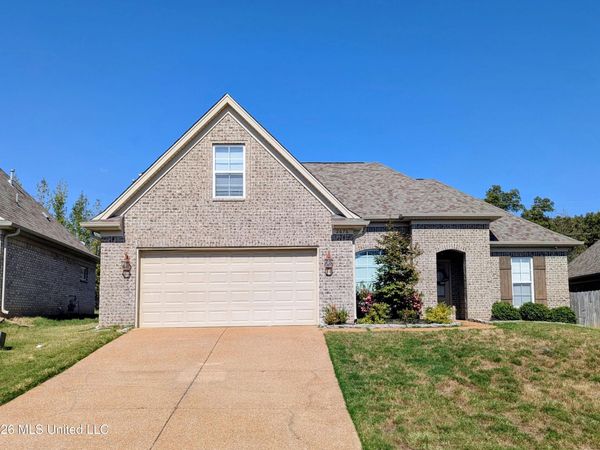 2676 N Dawnwood Circle, Southaven, MS 38672