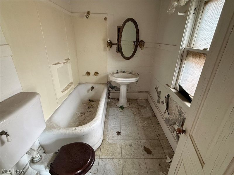 1274 E 100th Street, Cleveland, OH 44108 Photo 16