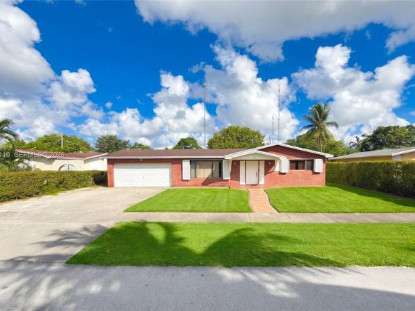 445 NW 202nd Ter , Miami Gardens, FL 33169