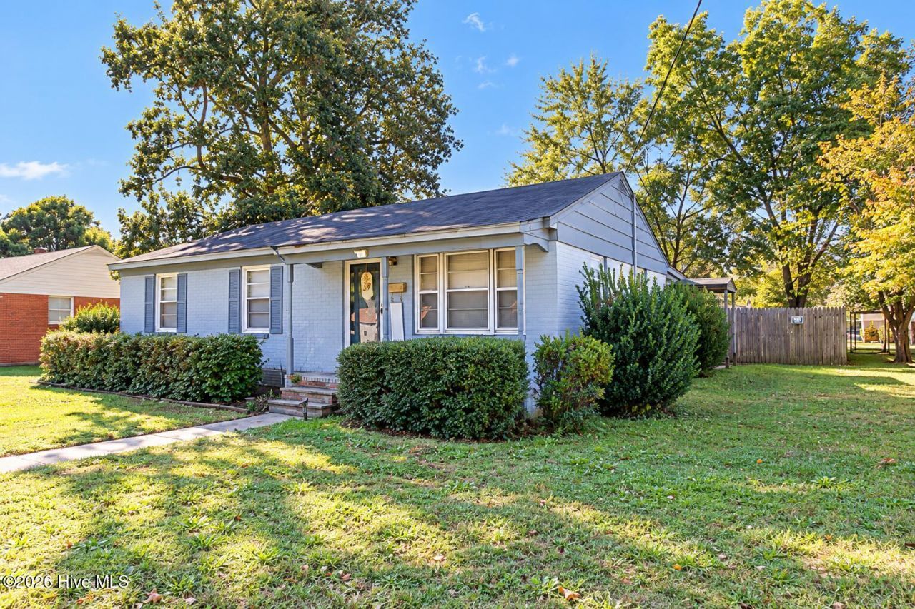 702 E 8th Street, Lumberton, NC 28358 Main Photo