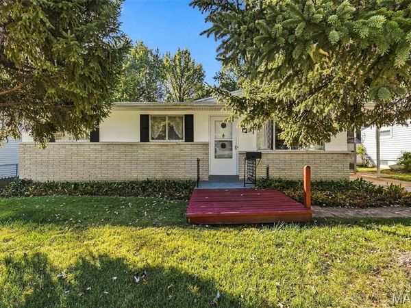 8622 North Avenue , St John, MO 63114