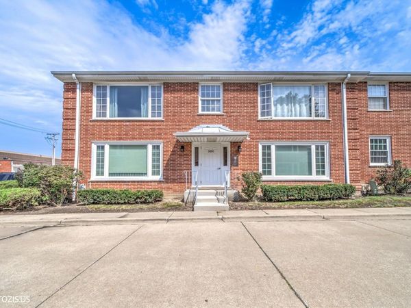 1450 Plymouth Place, Unit 2W, Glenview, IL 60025