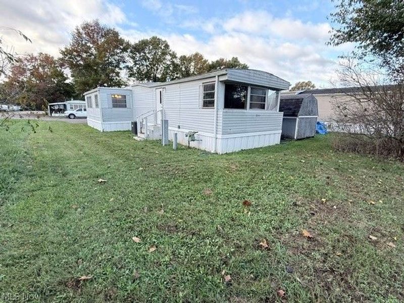 119 Coral Key SE, New Philadelphia, OH 44663 Photo 3