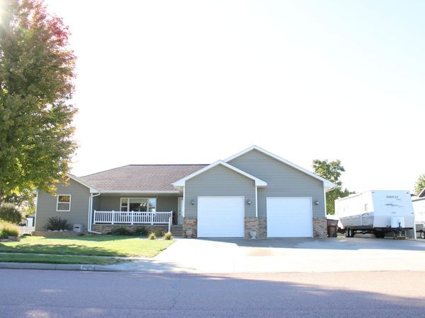 1509 Kemper Ave, Mitchell, SD 57301