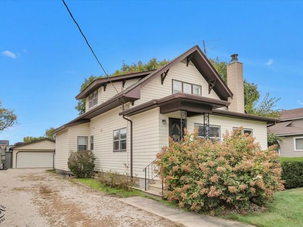 240 E Genessee Street , Leland, IL 60531
