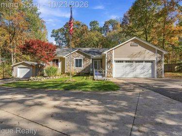 9085 Pineview Lake Drive, Argentine Township, Mi 48451