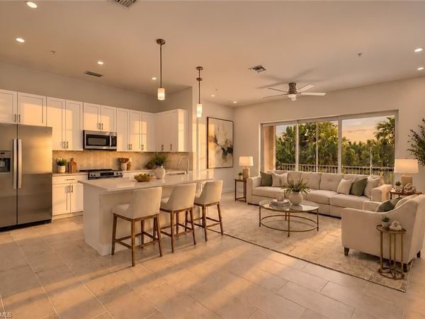 286 Indies DR E, Unit 201, NAPLES, FL 34114