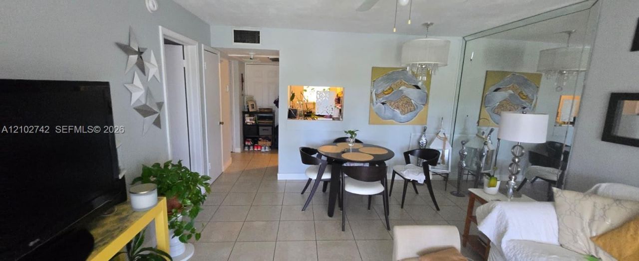 2800 NE 203rd St, Unit 8, Aventura, FL 33180 Photo