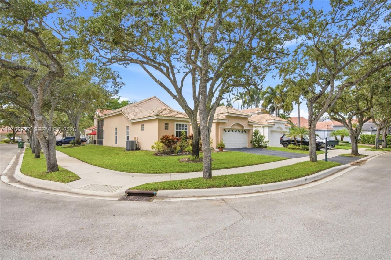 1211 Bayview Cir , Weston, FL 33326 Photo