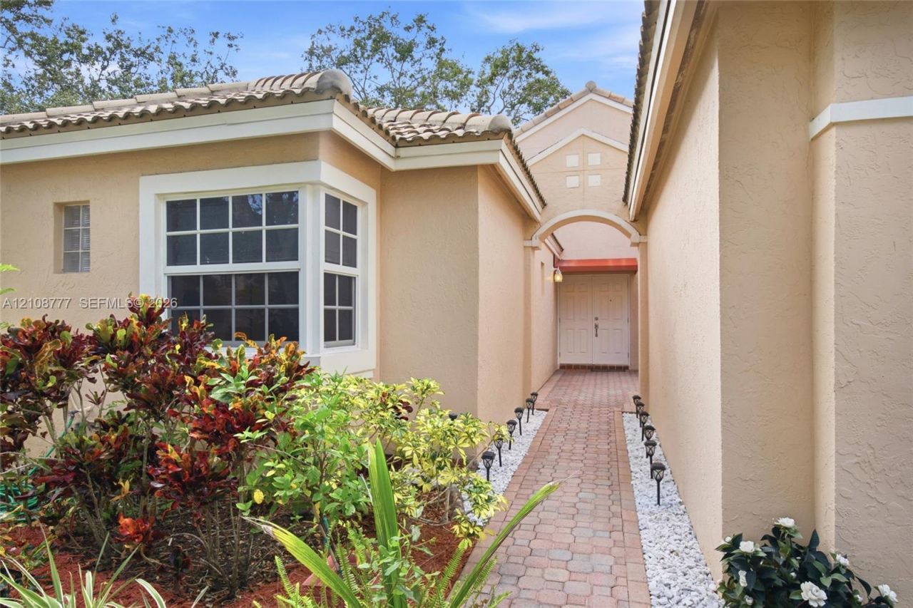 1211 Bayview Cir , Weston, FL 33326 Photo