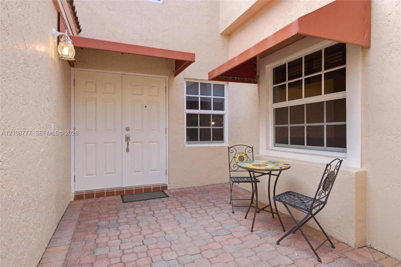 1211 Bayview Cir , Weston, FL 33326 Photo