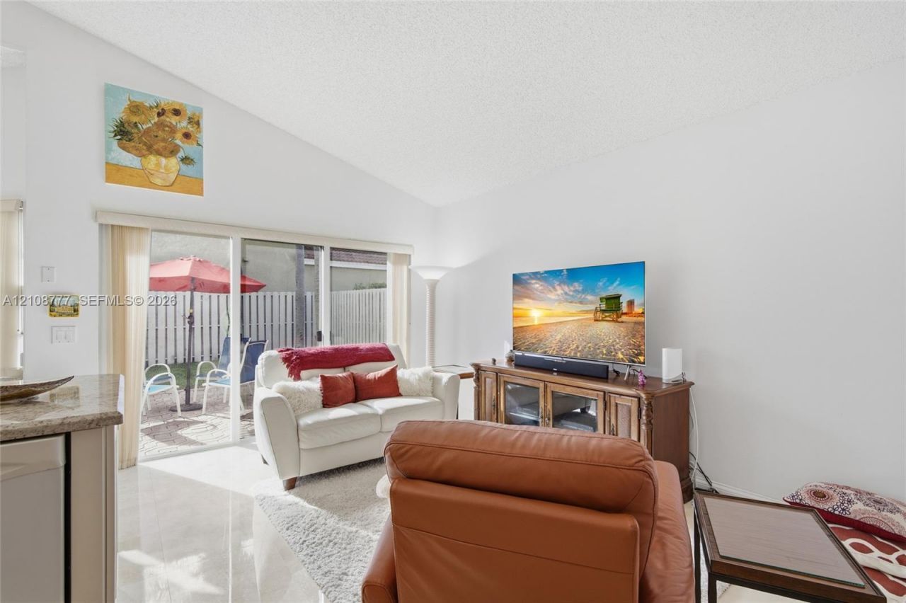 1211 Bayview Cir , Weston, FL 33326 Photo