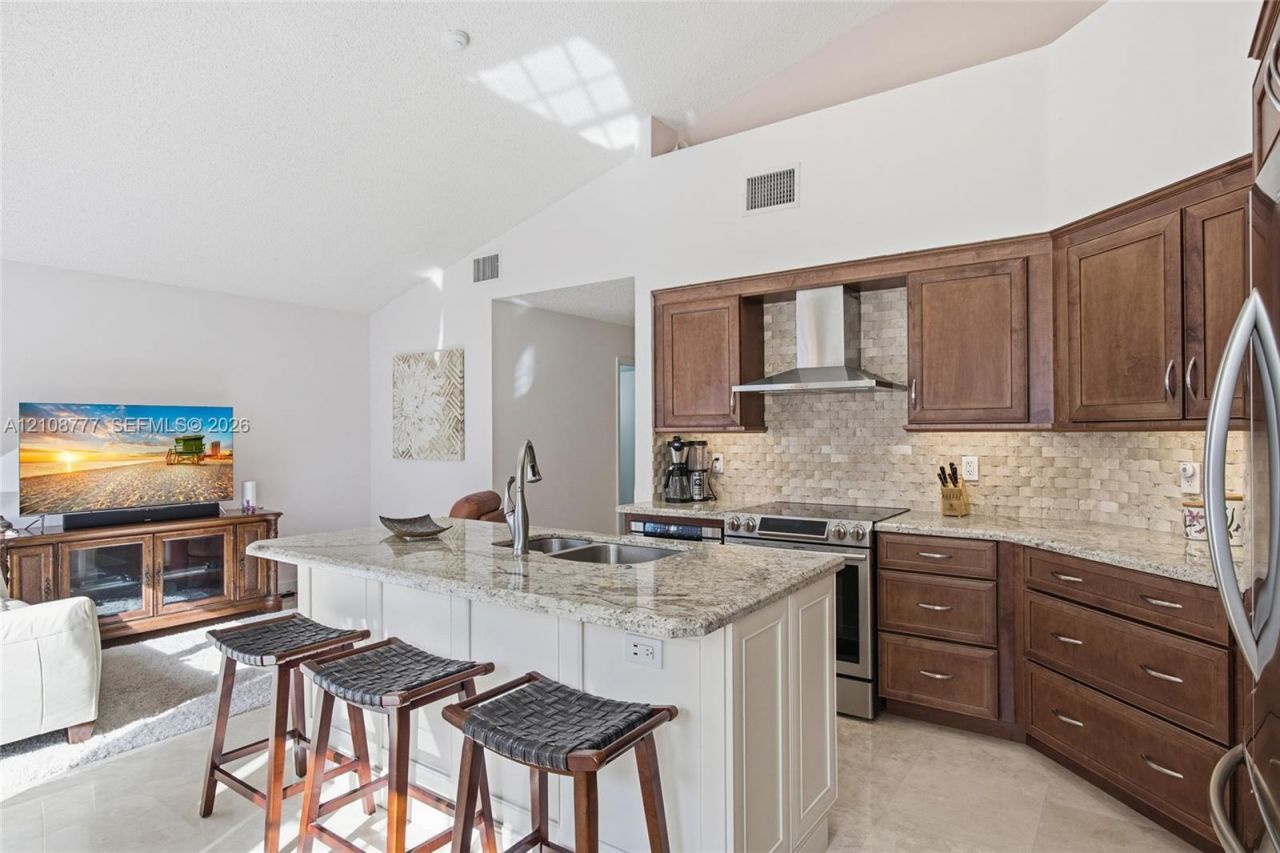 1211 Bayview Cir , Weston, FL 33326 Photo