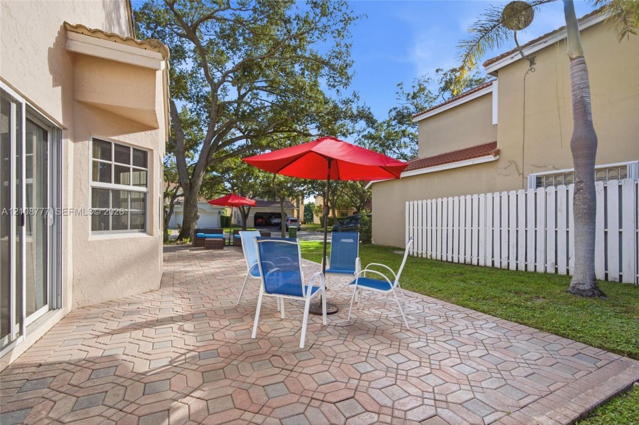 1211 Bayview Cir , Weston, FL 33326 Photo