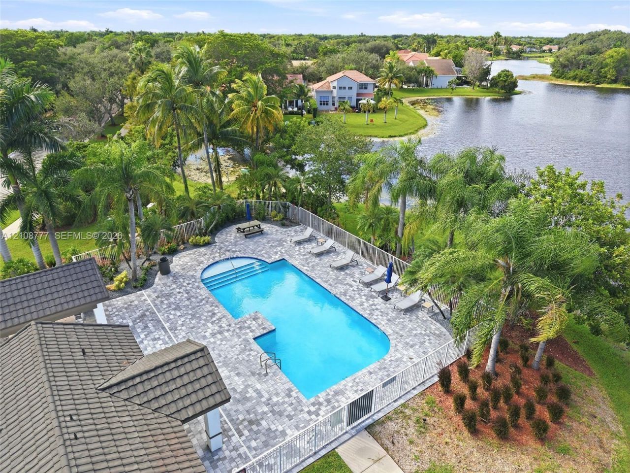 1211 Bayview Cir , Weston, FL 33326 Photo
