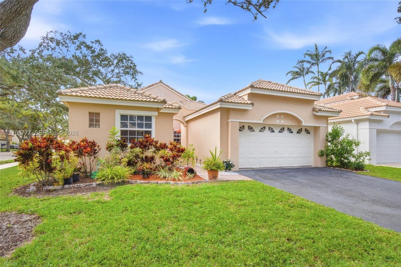 1211 Bayview Cir , Weston, FL 33326 Photo