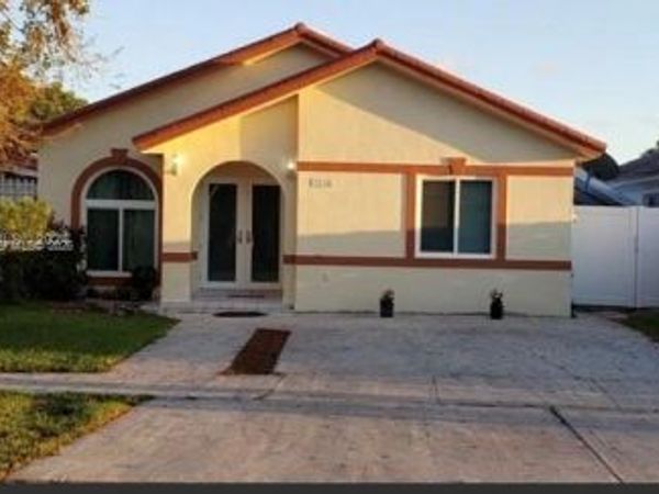 3116 W 73rd Pl , Hialeah, FL 33018