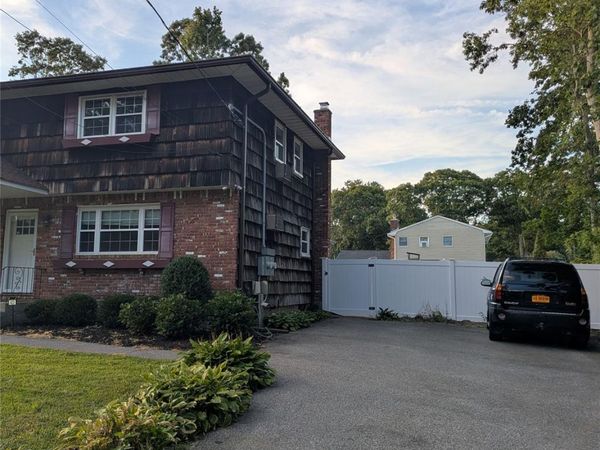 423 Clarice Boulevard , Holbrook, NY 11741