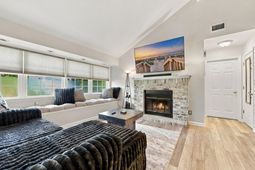 1203 Erin Way  photo 4