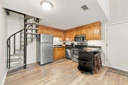 1203 Erin Way  photo 4