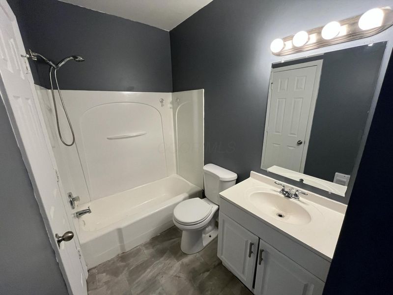 32 Viotis Drive , Unit D, Columbus, OH 43228 Photo 5