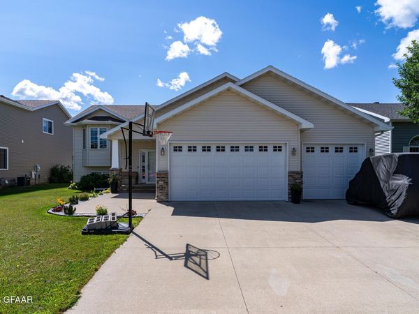 2185 42ND AVENUE S, Grand Forks, ND 58201