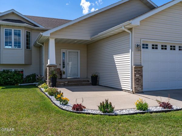 2185 42ND AVENUE S, Grand Forks, ND 58201